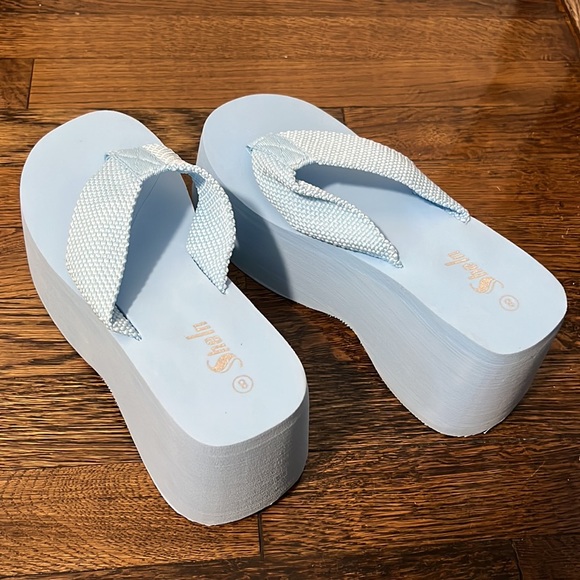 New platform thong sandals! - Picture 2 of 2